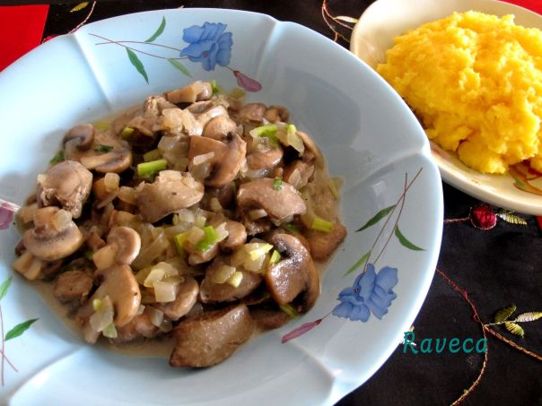 chicken liver with mushrooms
